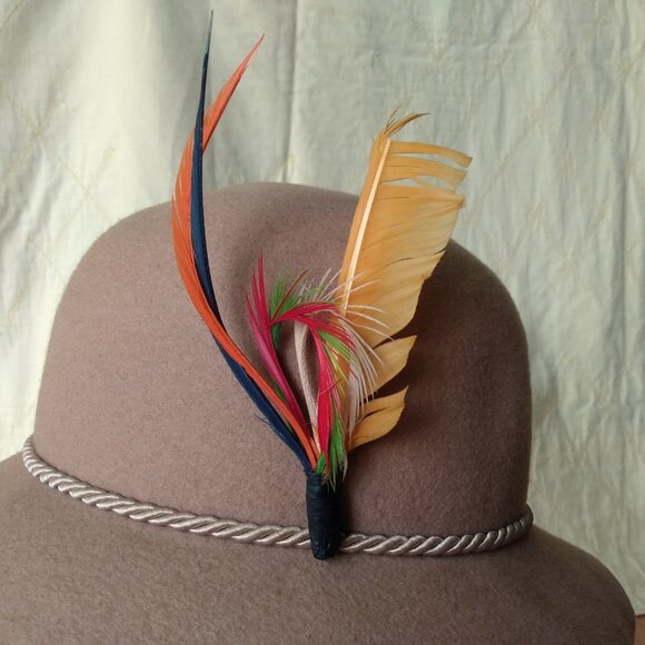 Light Brown Felt Hat with Feather Brooch Pin and Silky Cable Rope Bow - Picture 8 of 11